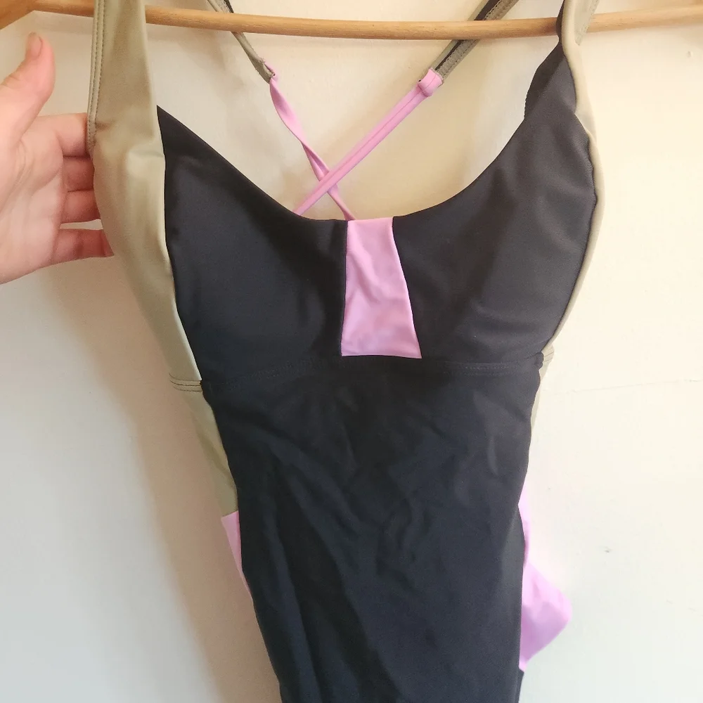 NWOT Prana Colorblock One-Piece Swimsuit Black Gray & Pink Open Low Back Medium - Picture 3 of 10